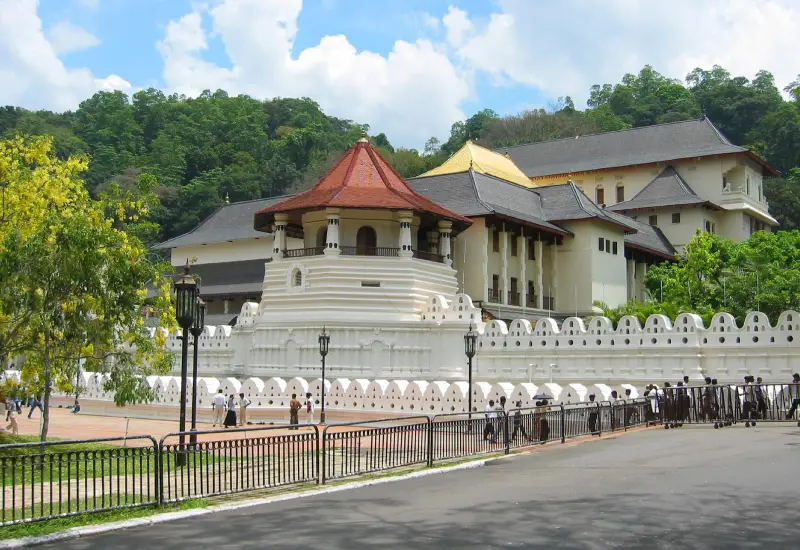 Sacred Kandy - Culture & Faith